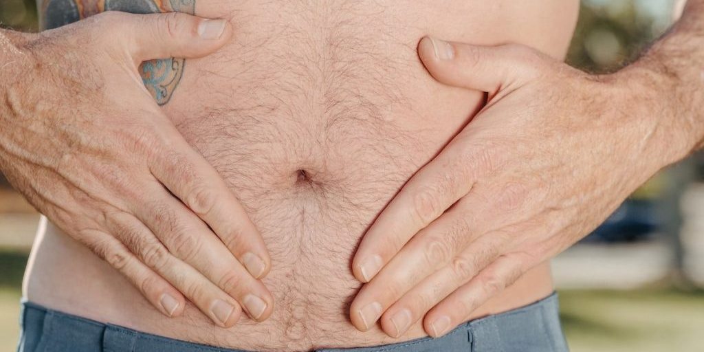 Вздутие живота может быть симптомом долгого ковида — кишечник работает