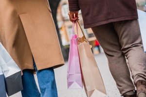 «Покупка как обезболивающее»: почему осенью обостряется шопоголизм и как ему противостоять