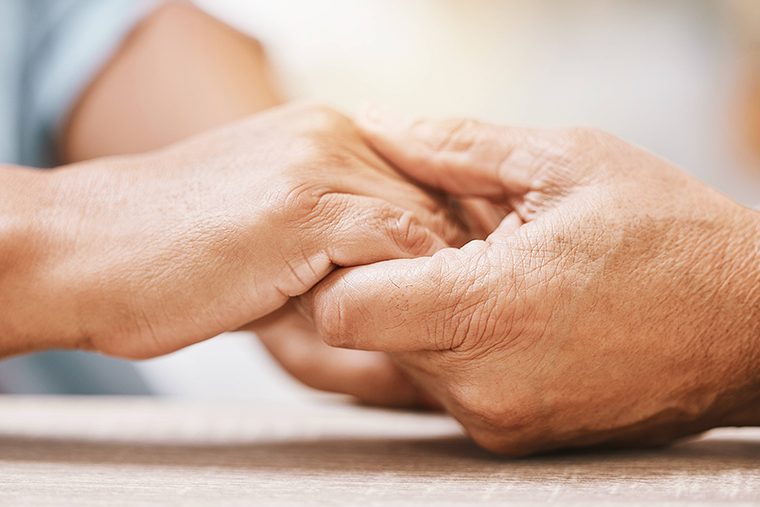 Врач оценил разработку таблетки для продления жизни до 120 лет