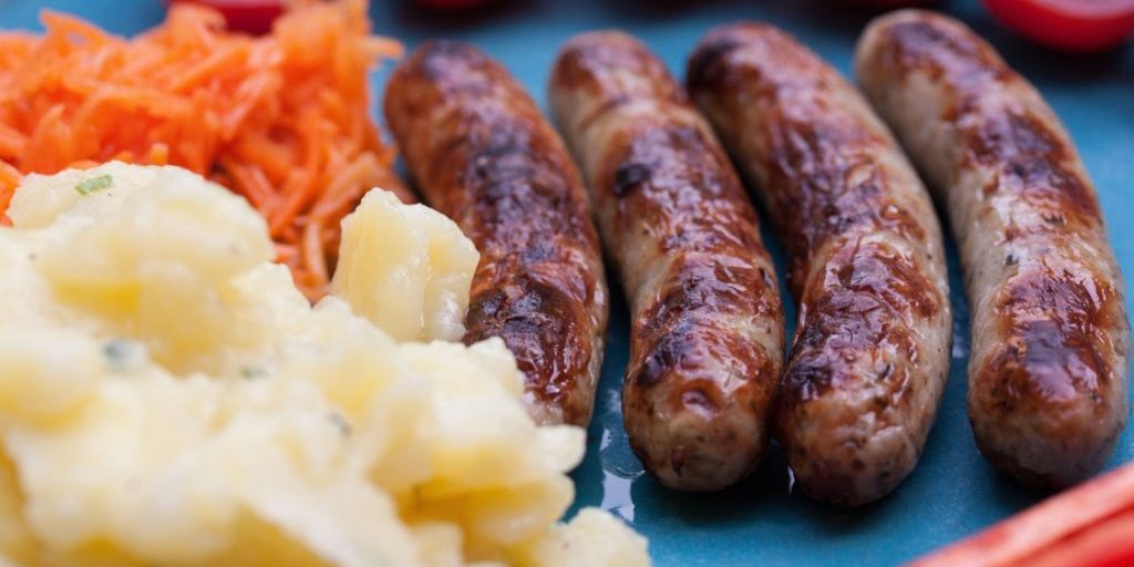 Названы достоверно повышающие риск развития рака два продукта