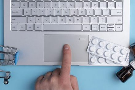 Темпы развития онлайн‑канала фармрозницы замедляются, но все еще втрое опережают общую