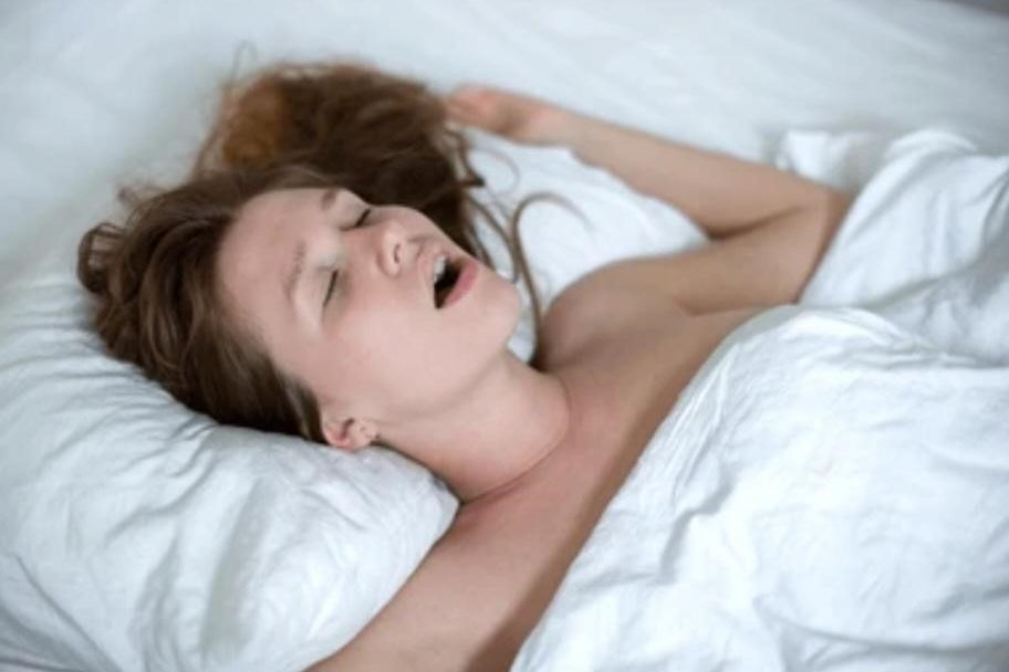 Врач перечислила причины зловонного дыхания по утрам