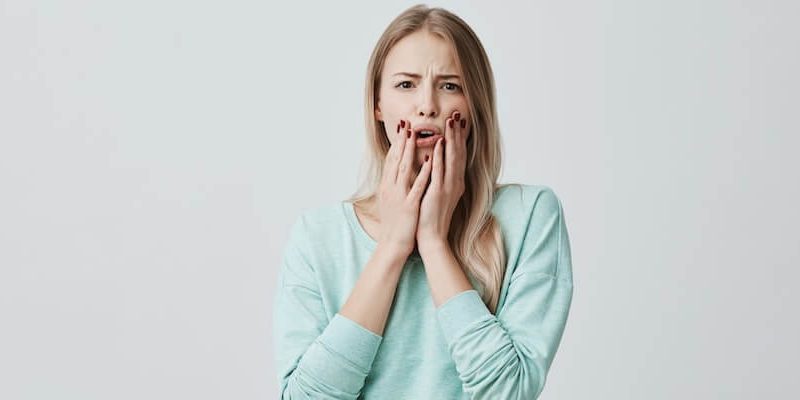 Стоматолог назвал три группы людей с риском отторжения имплантов