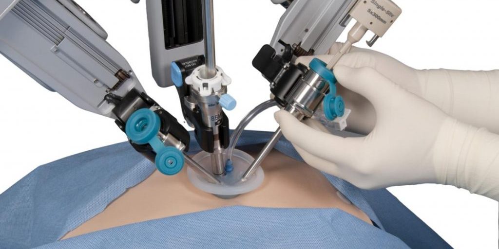 Использующих гаджеты для осанки людей предупредили о неприятных последствиях