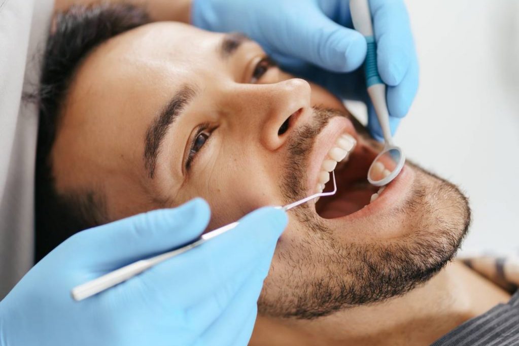 Врач опроверг три популярных заблуждения о гигиене полости рта