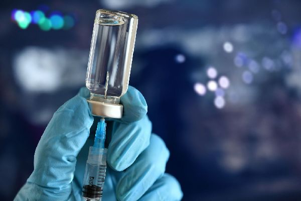 Гериатр Ткачева: продлить жизнь помогут вакцинация, сон и физическая активность