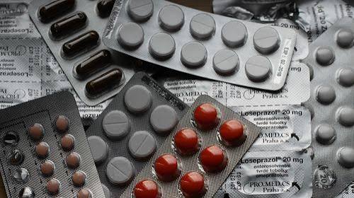 Треть опрошенных россиян тратит на лекарства до 1 тыс. рублей
